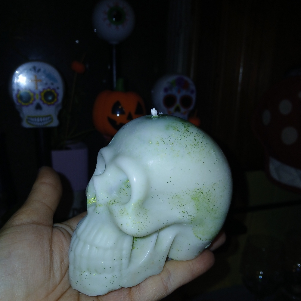 Green Glitter Skull Candle - Picture 4 of 6